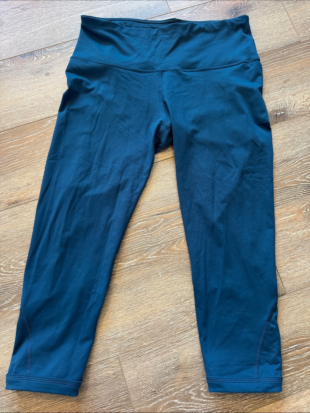 Active Life Women’s aqua Blue Cropped Leggings Size: Large